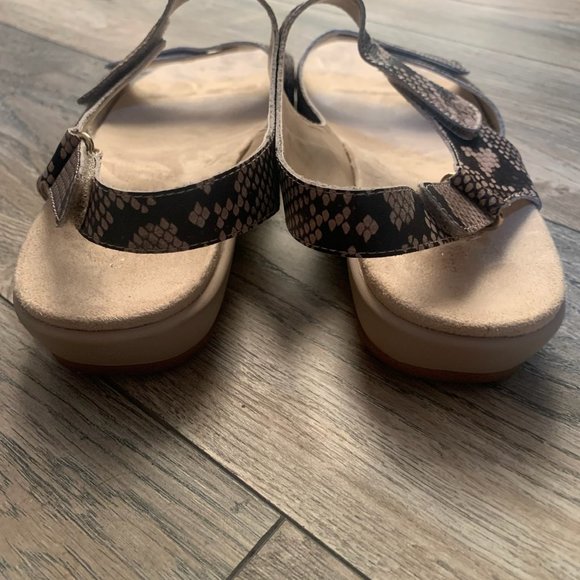 EASY SPIRIT HARTWELL WOMEN'S SNAKESKIN PRINT WEDGE SANDALS 11M-NICE!‎ - Picture 6 of 9